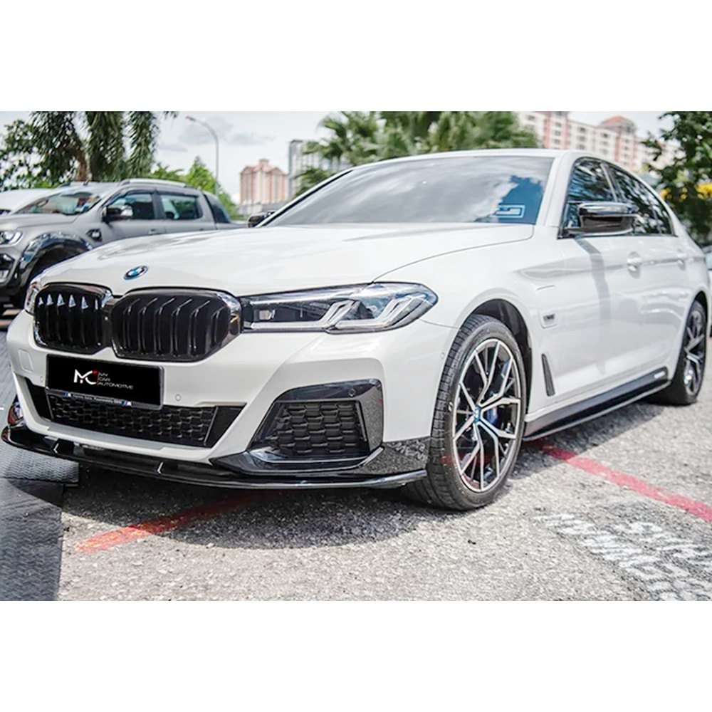 BMW G30 LCI 2020+ - Tampon Lipi/Ön, A Plus M Performance V1 Stil, 3 Parça, Piano Black Parlak Ürün Yüzeyi, Vakum