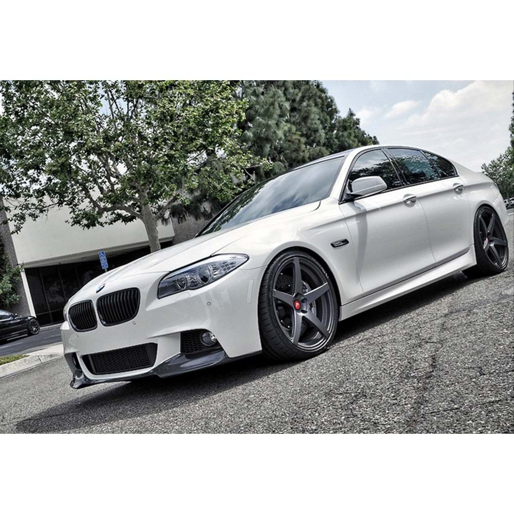 BMW F10 2010+ - Tampon Eki/Ön, B Plus Vorstainer V1 Stil, Piano Black Ürün Yüzeyi, Vakum