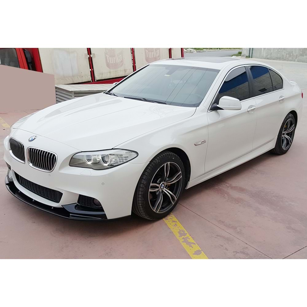 BMW F10 2010+ - Ön Ek M Performance Stil 3 Parça, Piano Black Yüzey Vakum Set