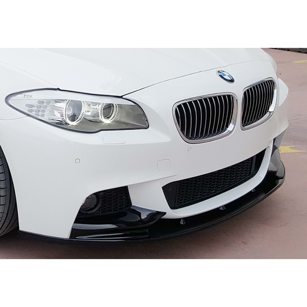 BMW F10 2010+ - Ön Ek M Performance Stil 3 Parça, Piano Black Yüzey Vakum Set