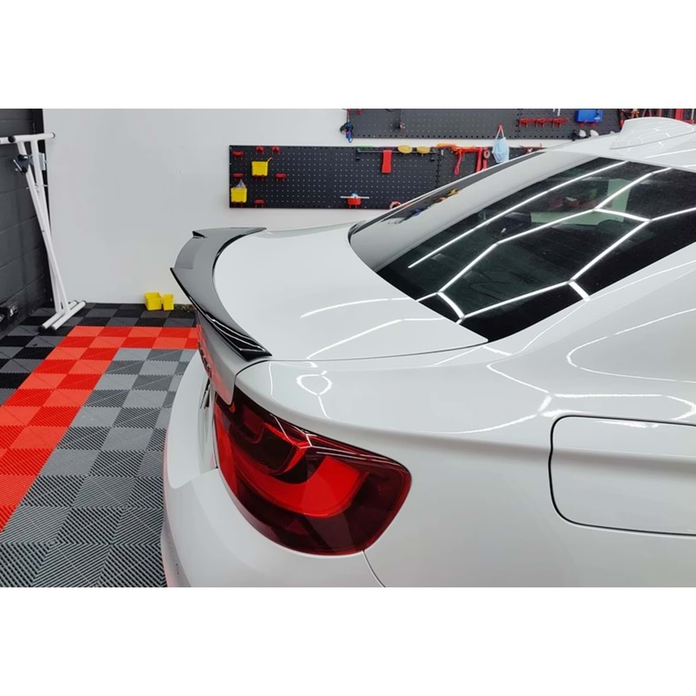 BMW F22 C 2013+ - Spoiler M4 V2S Stil Bagaj Üzeri, Piano Black ABS