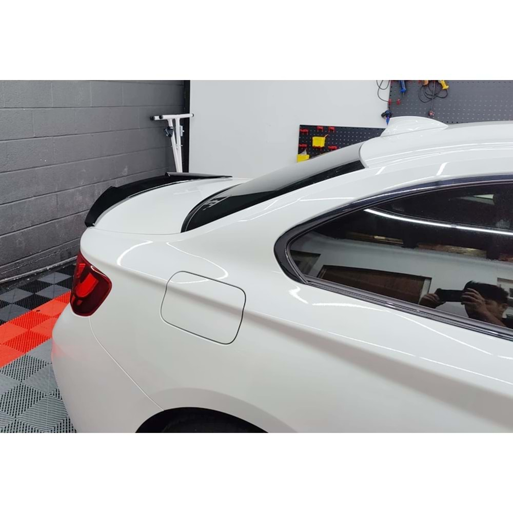 BMW F22 C 2013+ - Spoiler M4 V2S Stil Bagaj Üzeri, Piano Black ABS