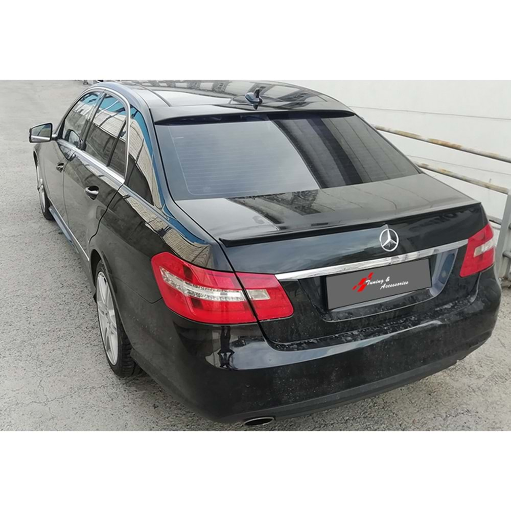 M. Benz W212 2009+ - Spoiler AMG V1A Stil Anatomik Bagaj Üzeri, Piano Black ABS