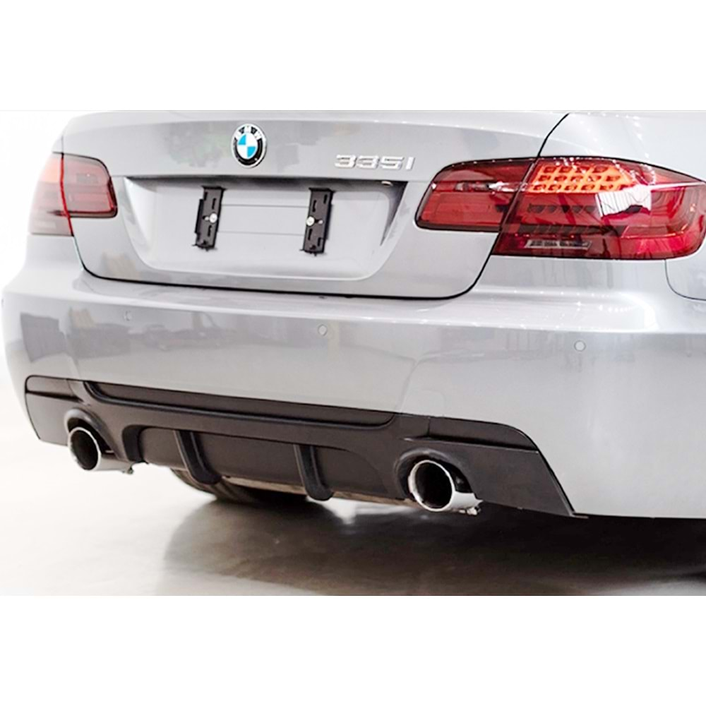 BMW E92 2007+ - Difüzör M Performance i335 Stil Sağ Sol Tekli Çıkış, Piano Black Boyalı Ütün Yüzeyi, ABS, Set