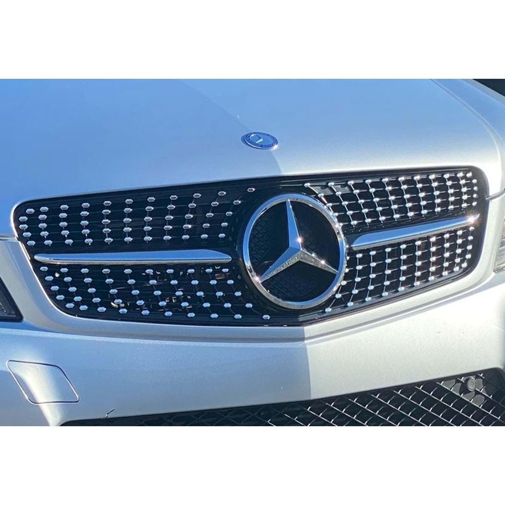 M. Benz W204 2007+ - Panjur Diamond Stil, Piano Black Üst Şerit Krm. İç Yüzey ABS