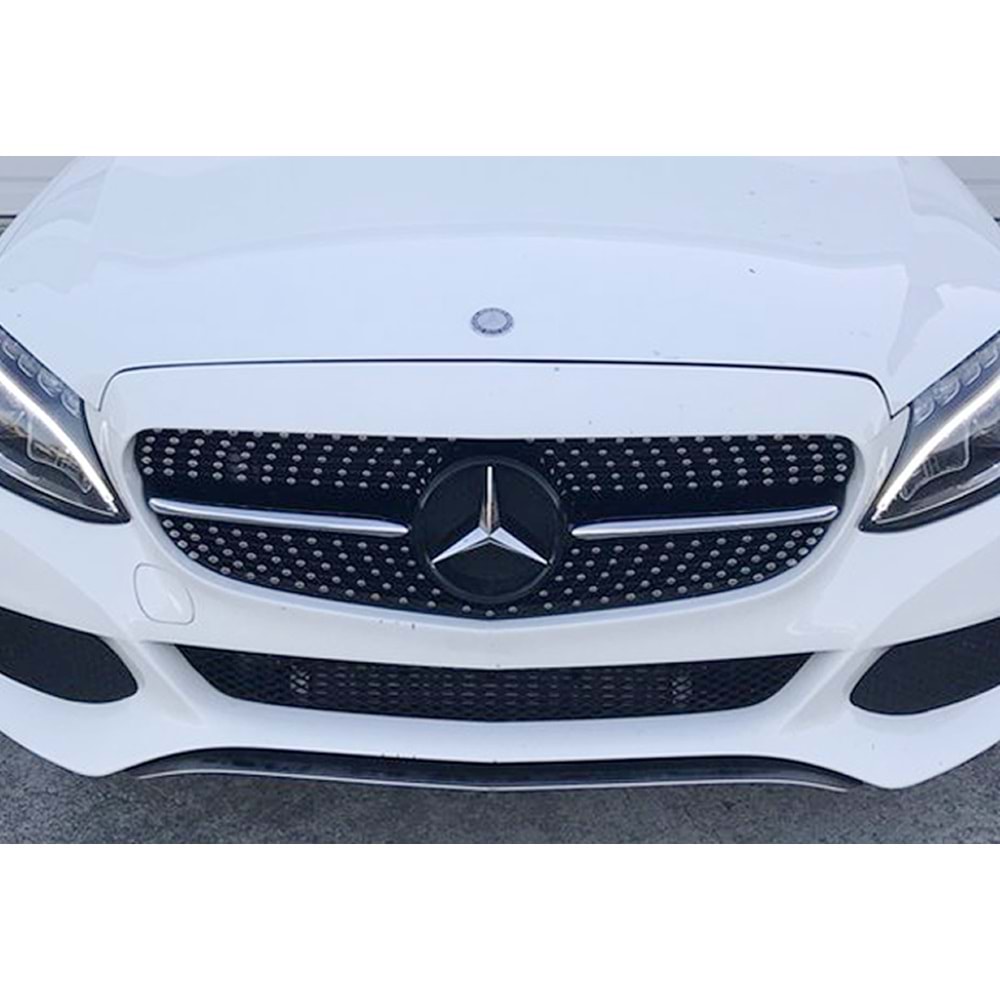 M. Benz W205 2015+ - Panjur/Ön Diamond Stil, Piano Black Üst Şerit/Krm. İç Yüzey, ABS