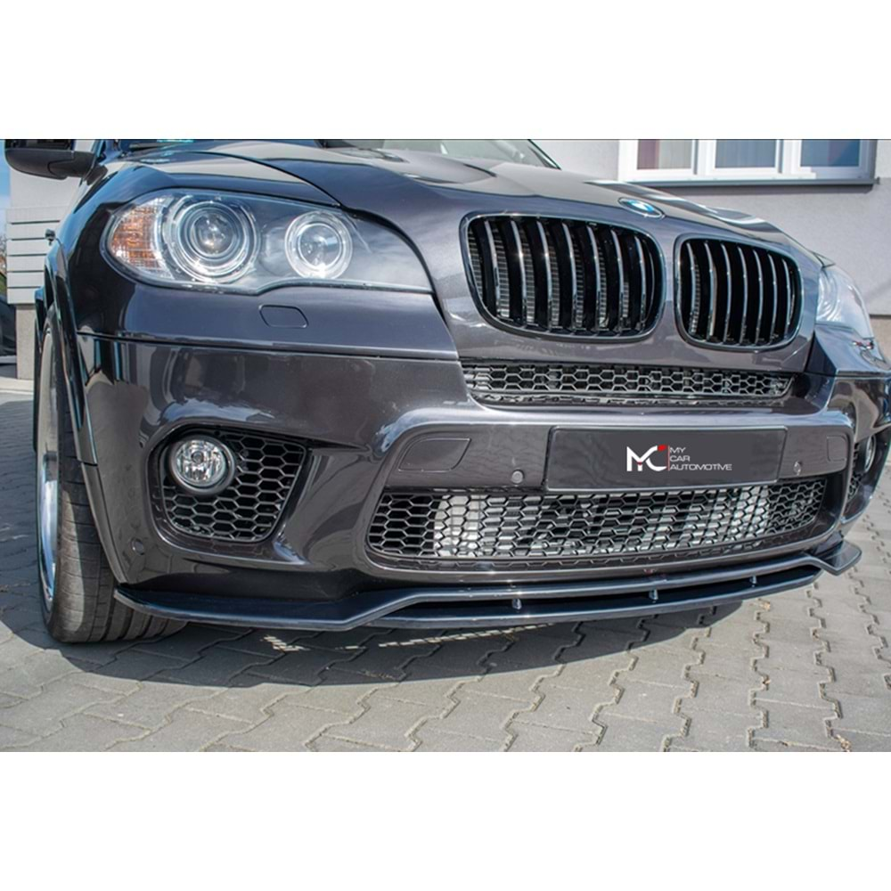 BMW E70 LCI 2011+ - Ön Lip A Plus+ M Sport V1 Stil 2 Parça, Piano Black Parlak Ürün Yüzeyi Vkm.