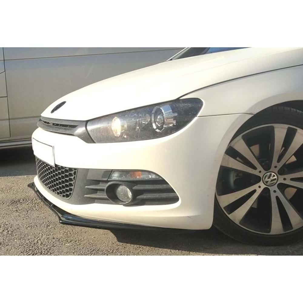 VW Scirocco Mk3 2008+ - Tampon Lipi/Ön, B Plus Basic V1 Stil, Piano Black Parlak Ürün Yüzeyi, Vakum