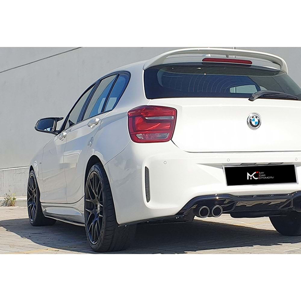 BMW F20 2011+ - Marşpiyel Alt Çıta B Plus M Performance V1 Stil 3 mm, Piano Black Ürün Yüzeyi Vkm. Set