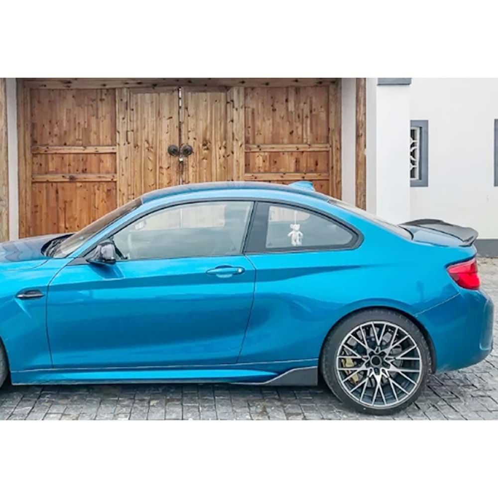 BMW F22 2013+ - Marşpiye Alt Flap A Plus+ M Performance Stil, Piano Black Parlak Yüzey Vkm.