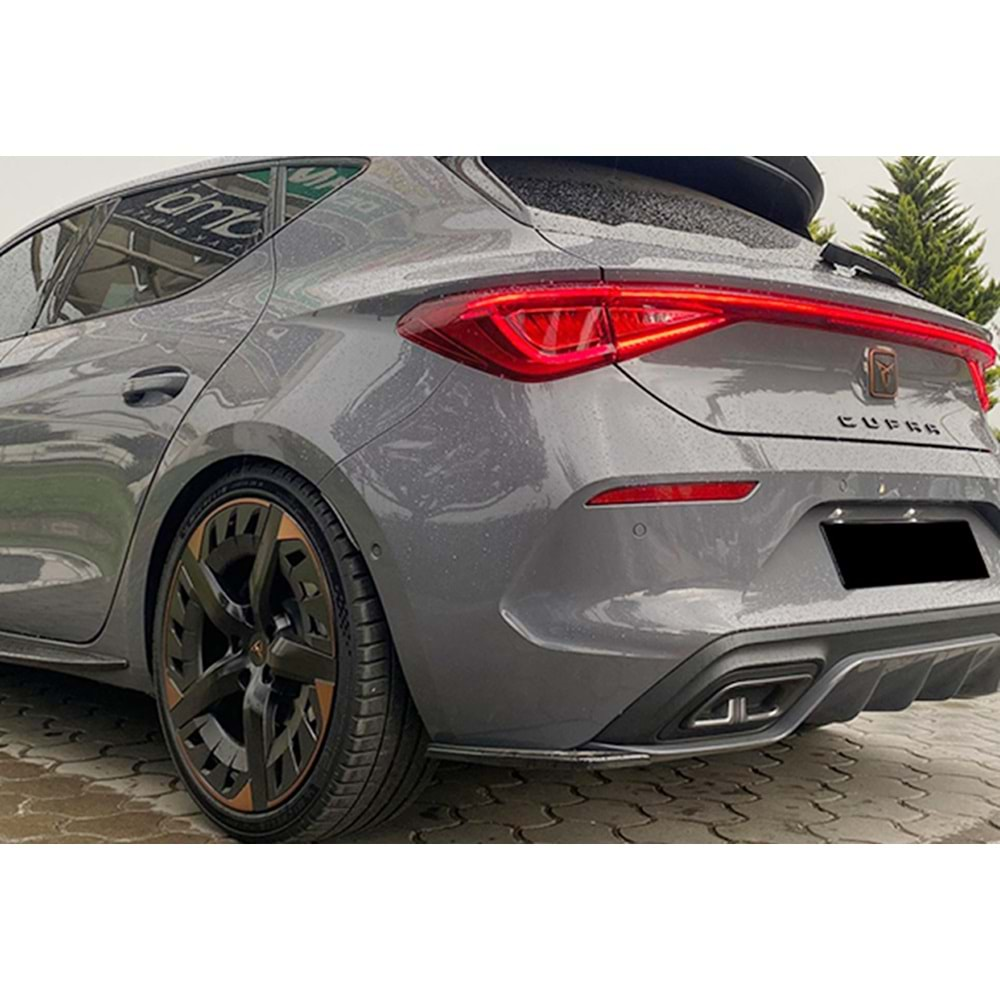 Seat Cupra Leon Mk1 2020+ - Flap/Arka Yan A Plus+ Cupra V1 Stil, Piano Black Parlak Ürün Yüzeyi, Vkm., Set