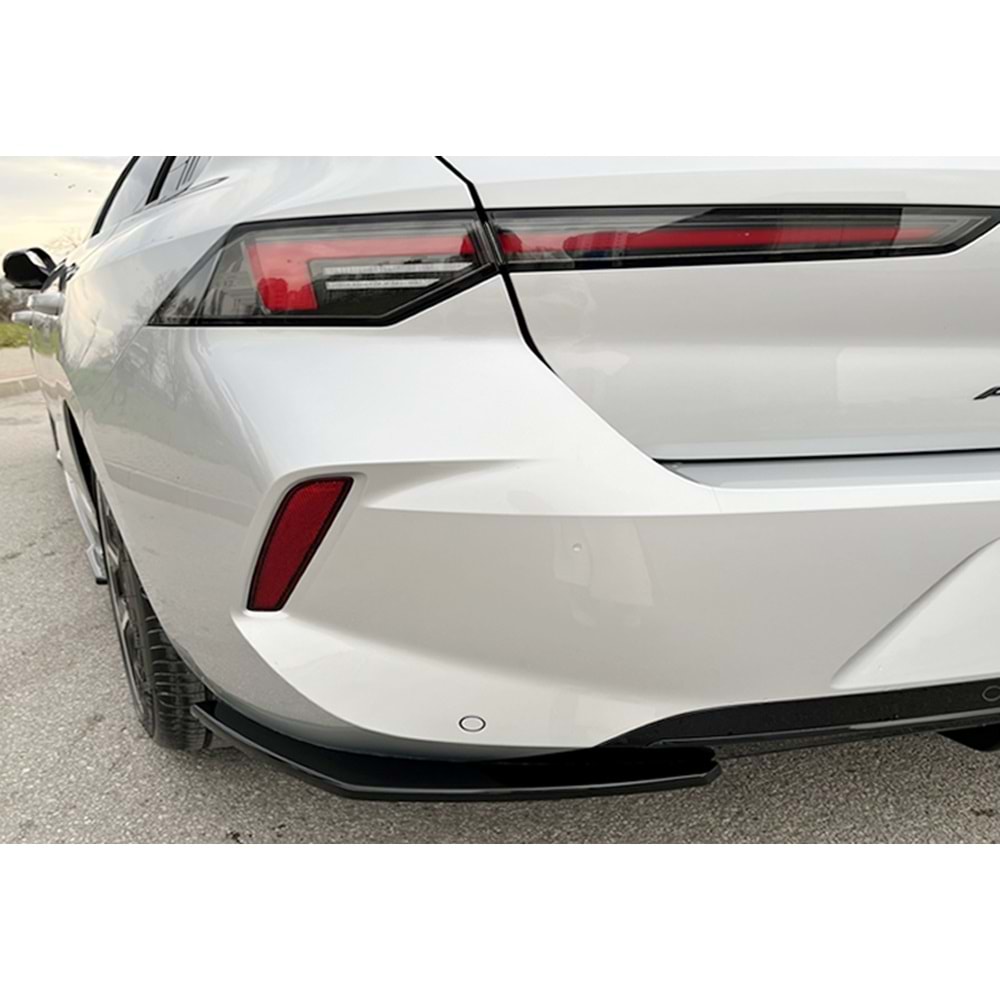 Opel Astra L 2020+ - Flap Arka A Plus+ Std. V1 Stil Tavan, Piano Black Parlak Ürün Yüzeyi Vkm.