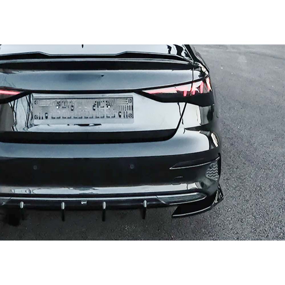 Audi A3 8Y SD 2020+ - Tampon Flap/Arka Yan, A Plus Std. Line V1 Stil, Piano Black Parlak Ürün Yüzeyi, Vakum, Set