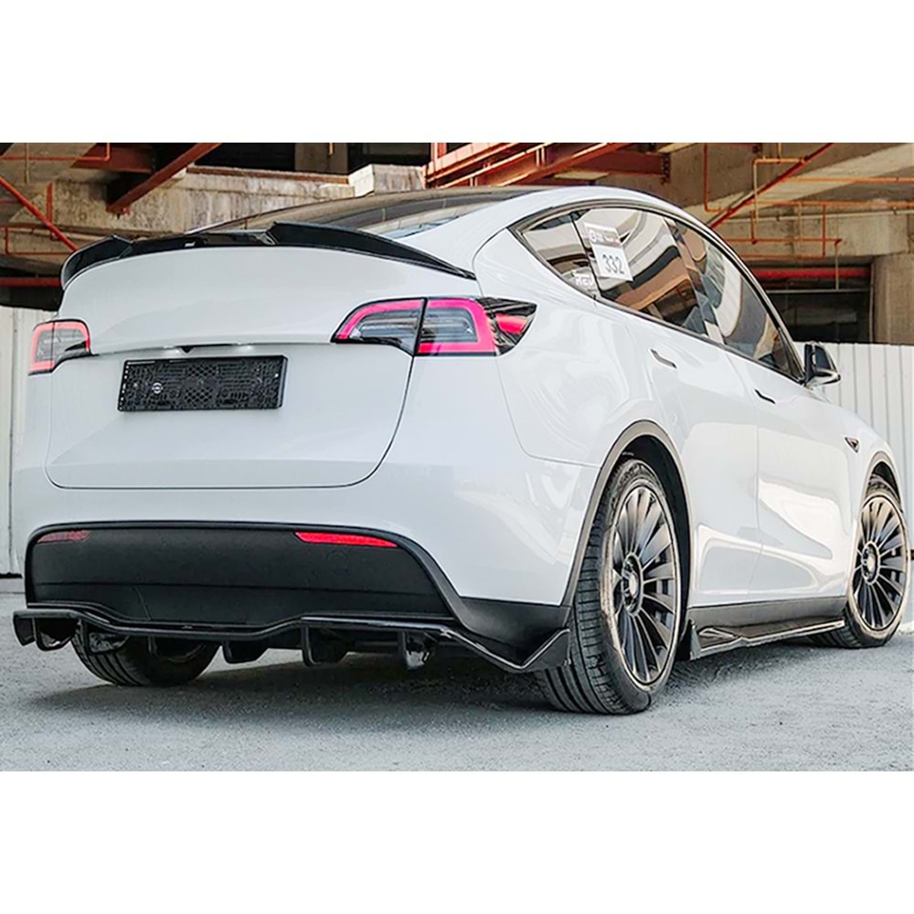 Tesla Model Y 1 2020+ - Tampon Lipi/Arka, A Plus Std. Line V1 Stil, Piano Black Parlak Ürün Yüzeyi, Vakum