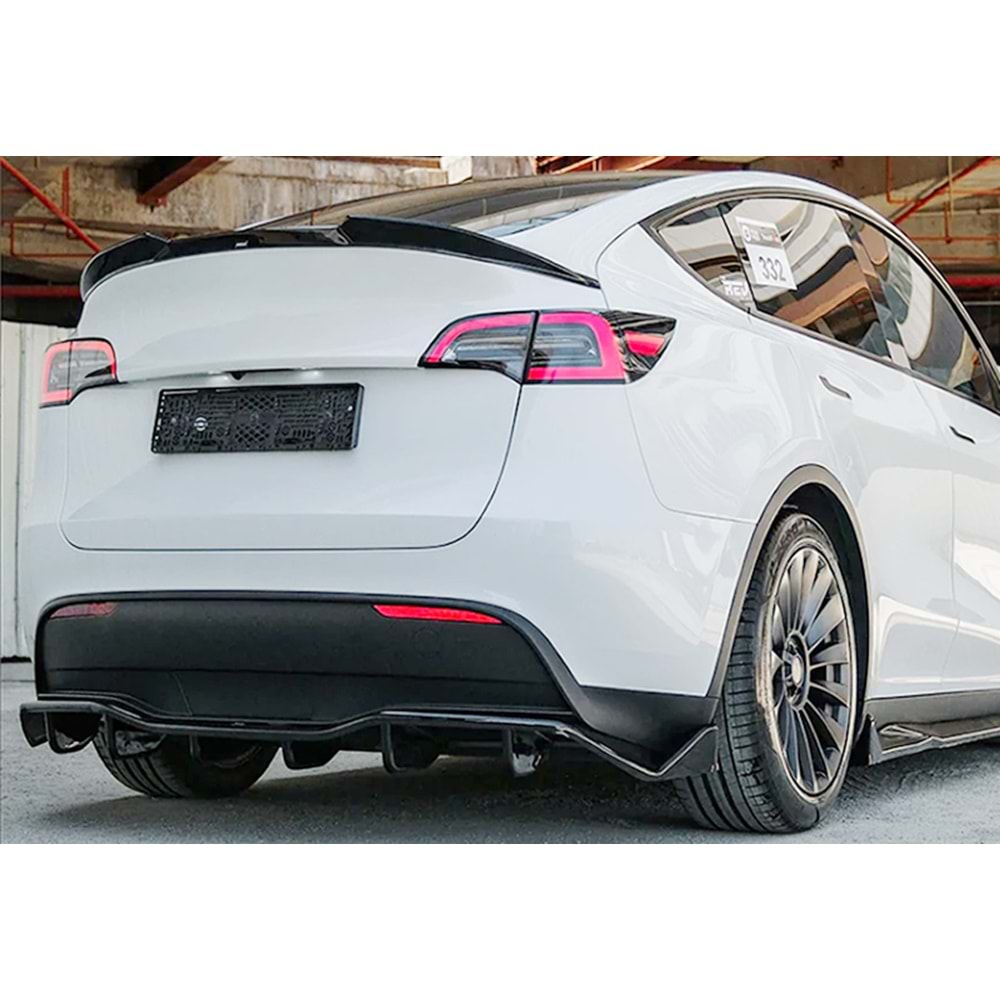 Tesla Model Y 1 2020+ - Tampon Lipi/Arka, A Plus Std. Line V1 Stil, Piano Black Parlak Ürün Yüzeyi, Vakum