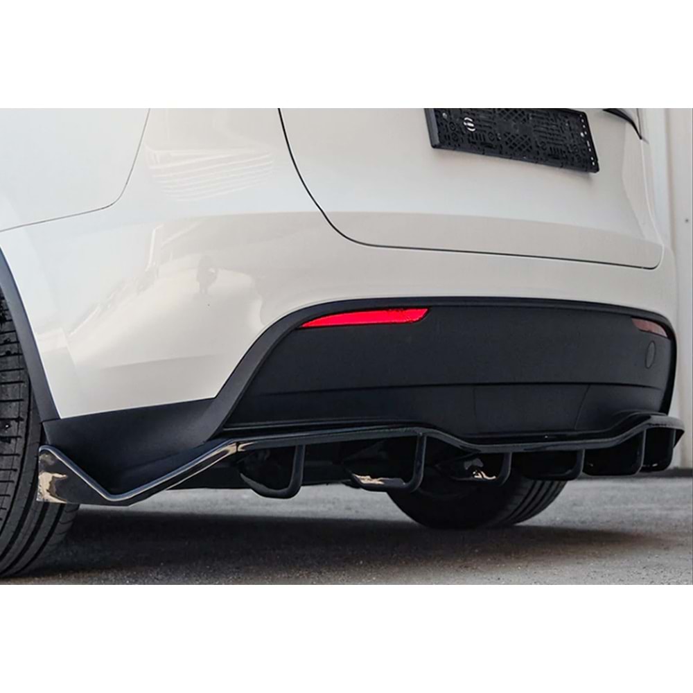 Tesla Model Y 1 2020+ - Tampon Lipi/Arka, A Plus Std. Line V1 Stil, Piano Black Parlak Ürün Yüzeyi, Vakum