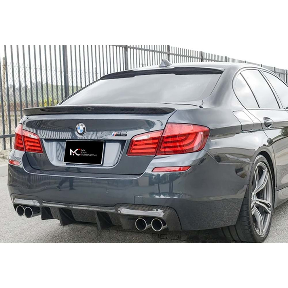 BMW F10 2010+ - Spoiler M4 V1 Stil Cam Üzeri, Piano Black Boyalı Ürün Yüzeyi ABS