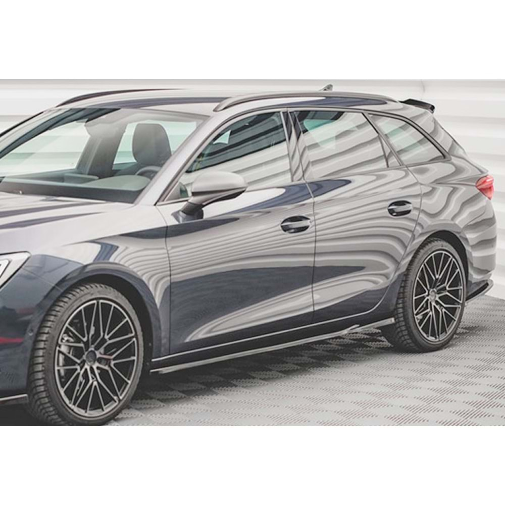 Seat Cupra Leon Mk1 2020+ - Marşpiyel Alt Çıta A Plus+ Cupra/FR V2 Stil 4 mm/194 cm, Piano Black Parlak Ürün Yüzeyi, Vkm., Set