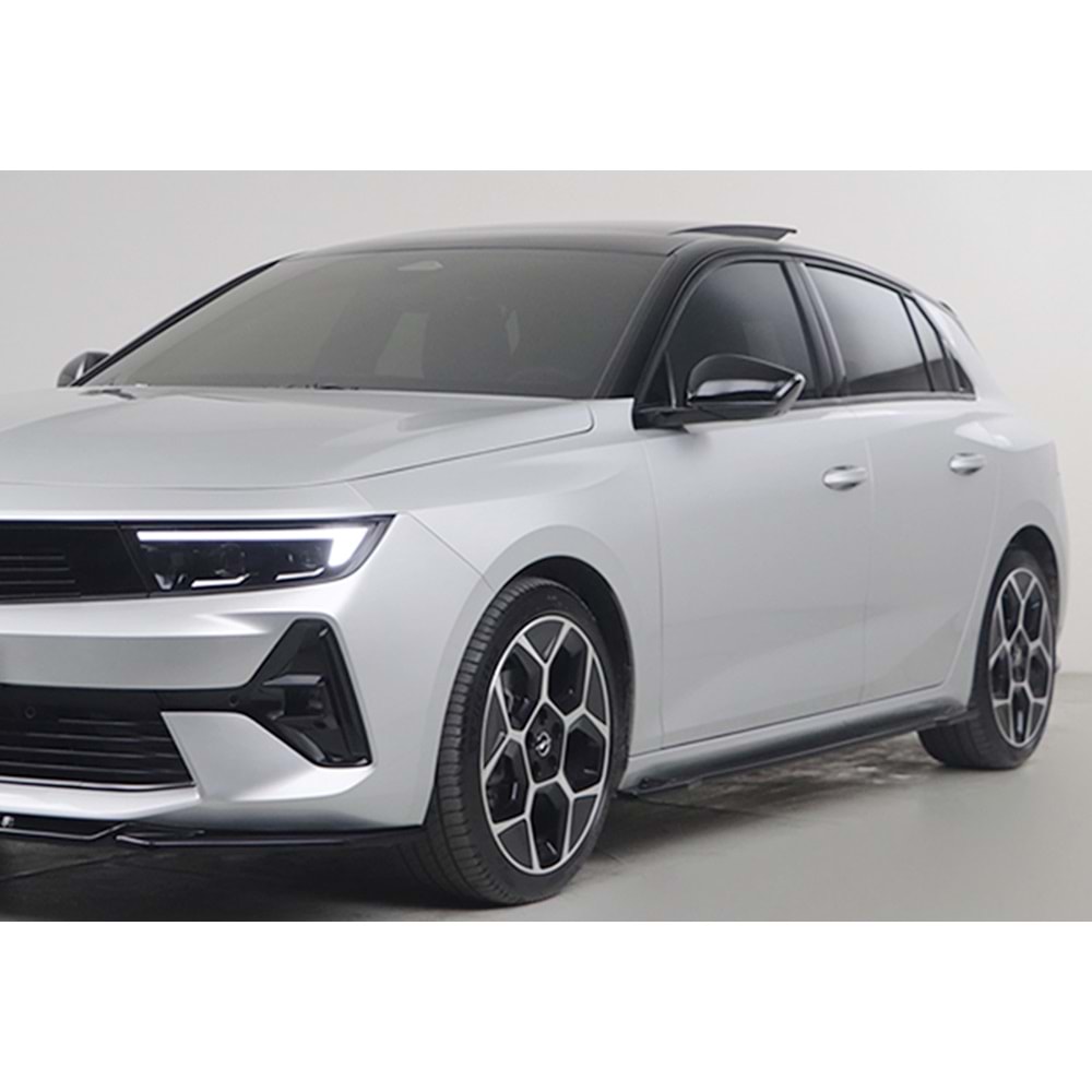 Opel Astra L 2020+ - Marşpiye Alt Çıta A Plus+ Std. V1 Stil, Piano Black Parlak Ürün Yüzeyi, Vkm., Set