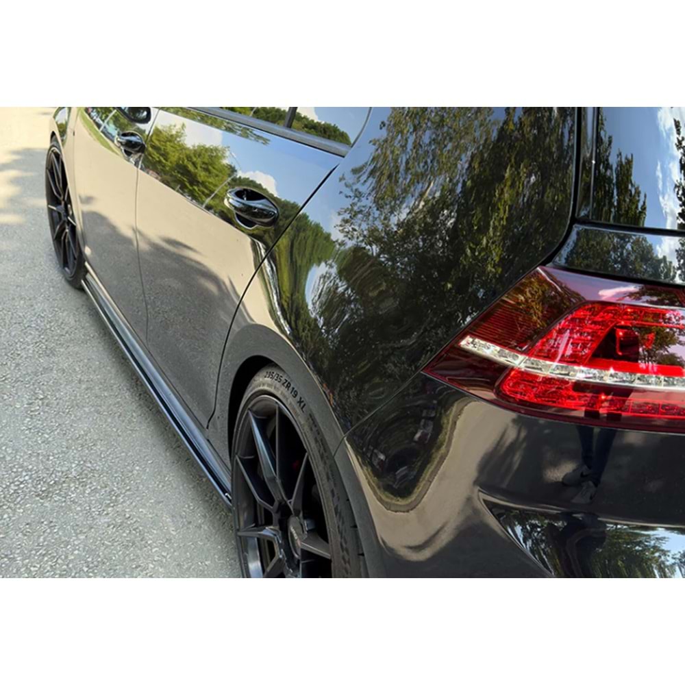 VW Golf Mk7 2012+ - Marşpiyel Çıta/Yan Alt, A Plus GTI V1 Stil, Piano Black Parlak Ürün Yüzeyi, Vakum, Set