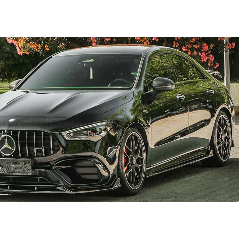 M. Benz C118 CLA45 2019+ - Marşpiyel Çıta/Alt, A Plus CLA45 S Aero Pack V1 Stil, Piano Black Parlak Ürün Yüzeyi, Vakum Set