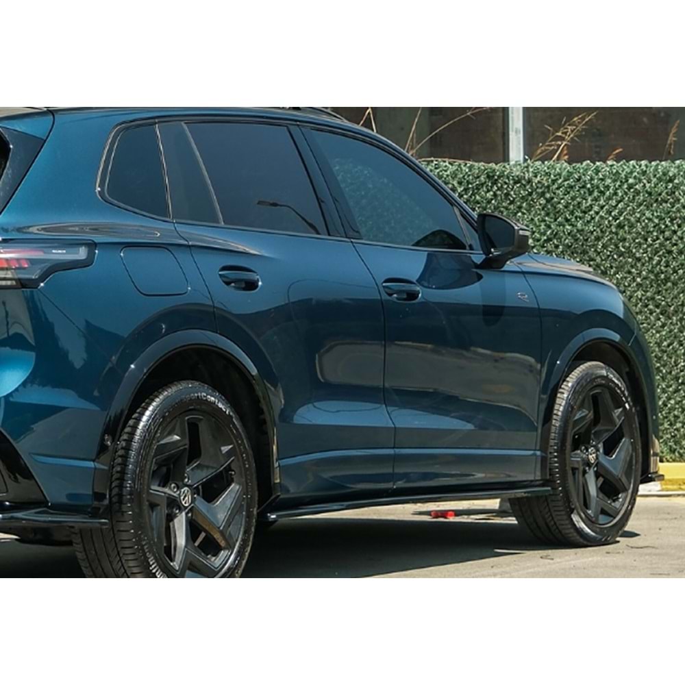 VW Tiguan Mk3 2024+ - Marşpiyel Çıta/Alt, A Plus R Line V1 Stil, Piano Black Parlak Ürün Yüzeyi, Vakum, Set