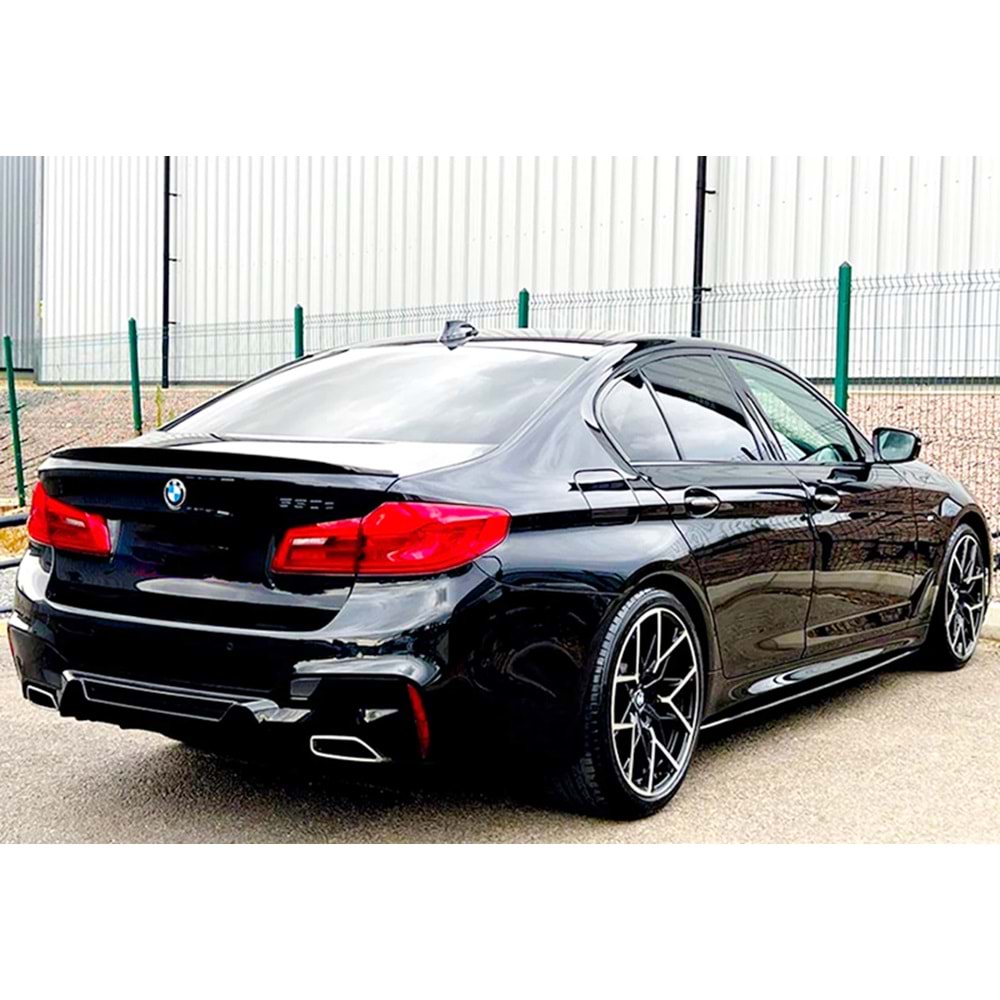 BMW G30 2017+ - Marşpiyel Çıta/Yan Alt, B Plus Custom Performance V1 Stil 3 mm, Piano Black Ürün Yüzeyi, Vakum, Set