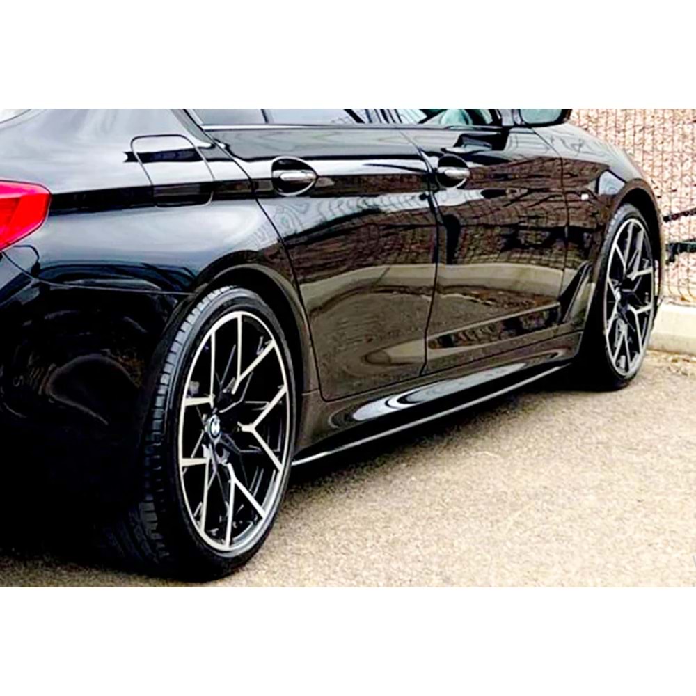 BMW G30 2017+ - Marşpiyel Çıta/Yan Alt, B Plus Custom Performance V1 Stil 3 mm, Piano Black Ürün Yüzeyi, Vakum, Set