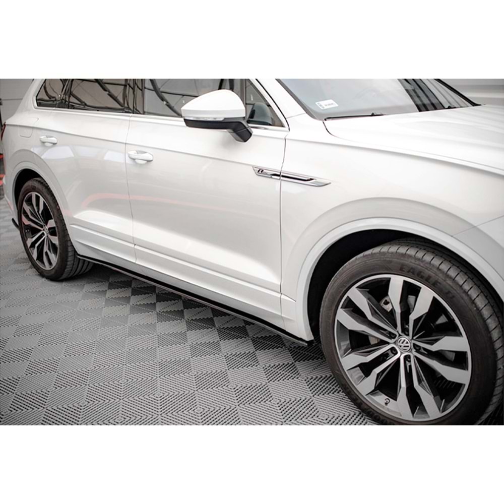 VW Touareg Mk3 2018+ - Marşpiyel Çıta/Yan Alt, A Plus R Line V1 Stil, Piano Black Parlak Ürün Yüzeyi, Vakum, Set