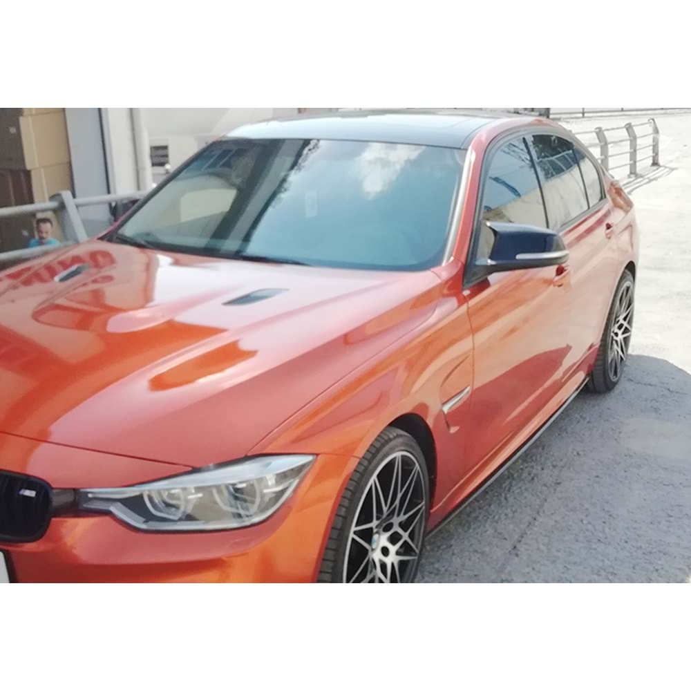 BMW F30 2012+ - Marşpiyel Alt Çıta Performance V1 Stil 2 mm, Piano Black Ürün Yüzeyi, Vakum, Set