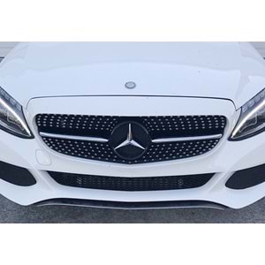 M. Benz W205 2015+ - Panjur/Ön Diamond Stil, Piano Black Üst Şerit/Krm. İç Yüzey, ABS