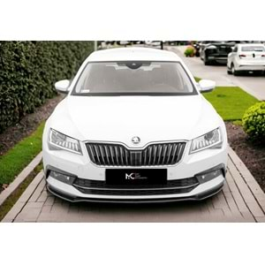 Skoda Superb Mk3 2015+ - Ön Lip A Plus+ Std. V1 Stil , Piano Black Parlak Ürün Yüzeyi, Vkm.