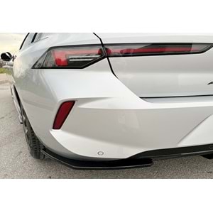 Opel Astra L 2020+ - Flap Arka A Plus+ Std. V1 Stil Tavan, Piano Black Parlak Ürün Yüzeyi Vkm.