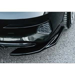 Audi A3 8Y SD 2020+ - Tampon Flap/Arka Yan, A Plus Std. Line V1 Stil, Piano Black Parlak Ürün Yüzeyi, Vakum, Set