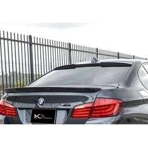 BMW F10 2010+ - Spoiler M4 V1 Stil Cam Üzeri, Piano Black Boyalı Ürün Yüzeyi ABS