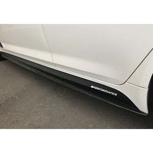 BMW F10 2010+ - Marşpiyel Çıta/Alt Yan, B Plus Performance V1 Stil, 3 mm, Piano Black Ürün Yüzeyi, Vakum, Set