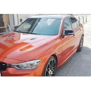 BMW F30 2012+ - Marşpiyel Alt Çıta Performance V1 Stil 2 mm, Piano Black Ürün Yüzeyi, Vakum, Set