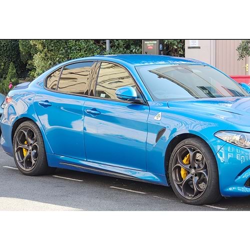 A. Romeo Guilia 2016+ - Marşpiyel/Yan, A Plus Quadrifoglio Stil, Piano Black Ürün Yüzeyi, Vakum, Set