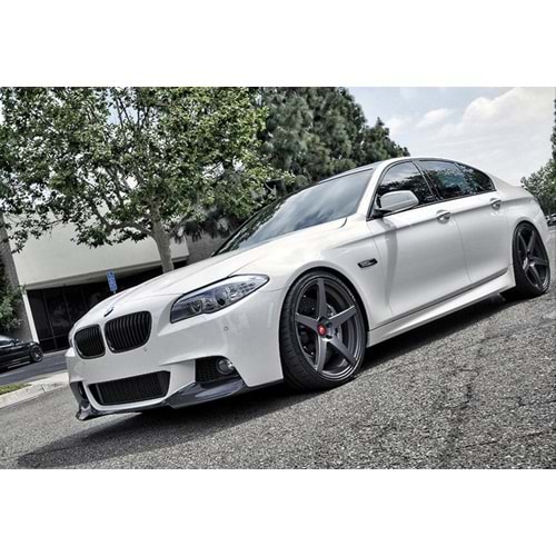BMW F10 2010+ - Tampon Eki/Ön, B Plus Vorstainer V1 Stil, Piano Black Ürün Yüzeyi, Vakum