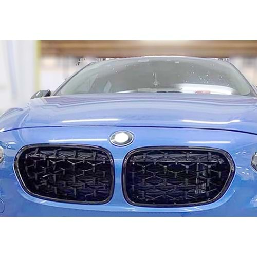 BMW F20 LCI 2015+ - Panjur Diamond Stil, Piano Black Çerçeve İç Krom Şerit ABS Set