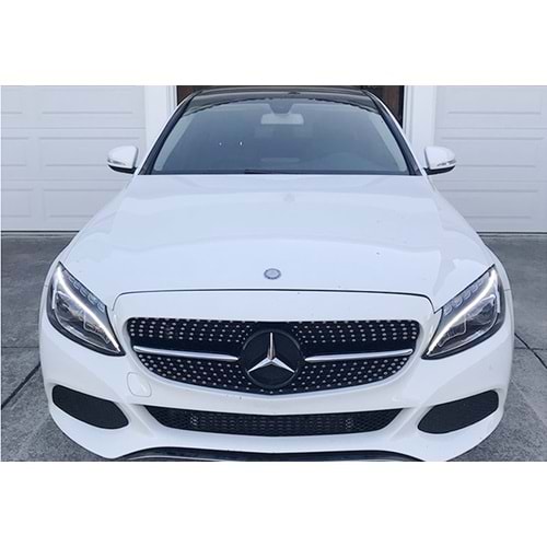 M. Benz W205 2015+ - Panjur/Ön Diamond Stil, Piano Black Üst Şerit/Krm. İç Yüzey, ABS