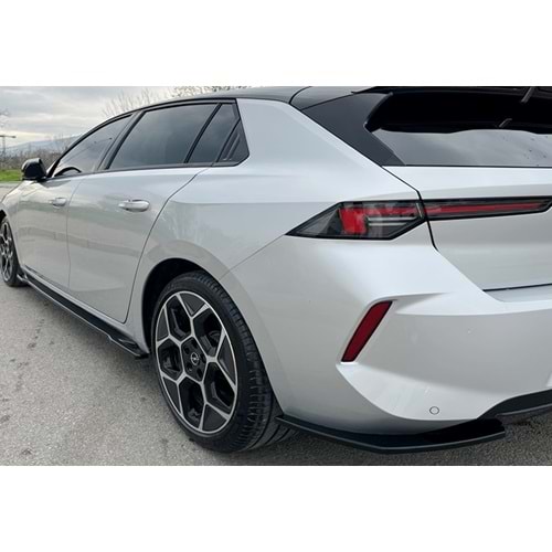 Opel Astra L 2020+ - Flap Arka A Plus+ Std. V1 Stil Tavan, Piano Black Parlak Ürün Yüzeyi Vkm.