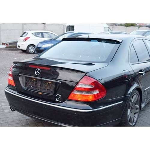 M. Benz W211 2003+ - Spoiler AMG V2 Stil Cam Üzeri, Piano Black Boyalı Yüzey ABS