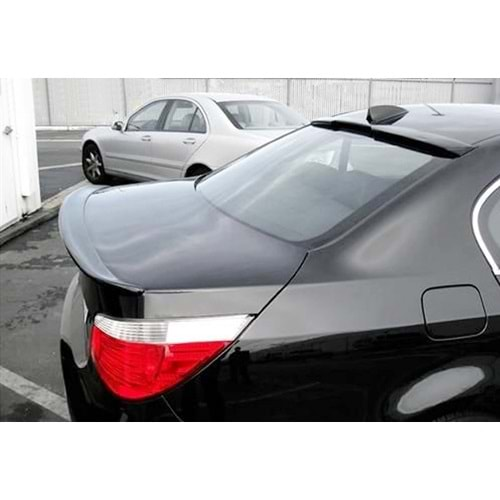 BMW E60 2003+ - Spoiler M4 V2 Stil Cam Üzeri, Piano Black Boyalı Ürün Yüzeyi ABS