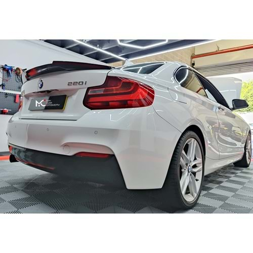 BMW F22 C 2013+ - Spoiler M4 V2 Stil Bagaj Üzeri, Piano Black Boyalı Ürün Yüzeyi ABS