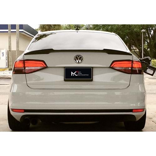 VW Jetta Mk6 2010+ - Spoiler M4 V2 Stil Bagaj Üzeri, Piano Black Boyalı Ürün Yüzeyi ABS