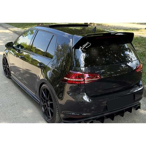 VW Golf Mk7 2012+ - Marşpiyel Çıta/Yan Alt, A Plus GTI V1 Stil, Piano Black Parlak Ürün Yüzeyi, Vakum, Set