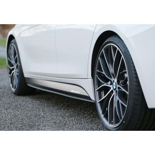 BMW F10 2010+ - Marşpiyel Çıta/Alt Yan, B Plus Performance V1 Stil, 3 mm, Piano Black Ürün Yüzeyi, Vakum, Set