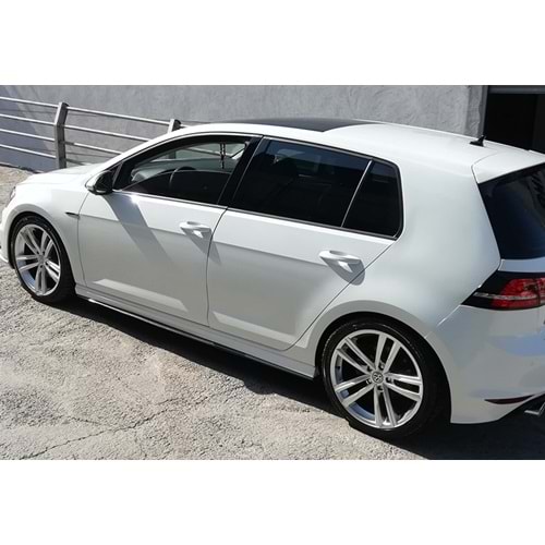 VW Golf Mk7 2012+ - Marşpiyel Çıta/Yan Alt, B Plus Performance V1 Stil, Piano Black Parlak Ürün Yüzeyi, Vakum, Set