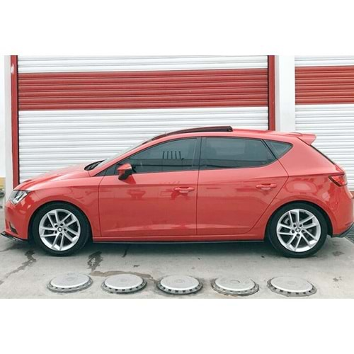 Seat Leon Mk3 2012+ - Marşpiyel Alt Çıta Performance V1 Stil 2 mm, Piano Black Ürün Yüzeyi, Vakum, Set